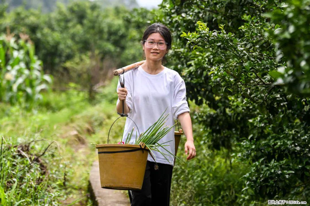 全网追的“扁担女孩”,找了一份暑假工,时薪12元 - 海南生活资讯 - 海南28生活网 hainan.28life.com