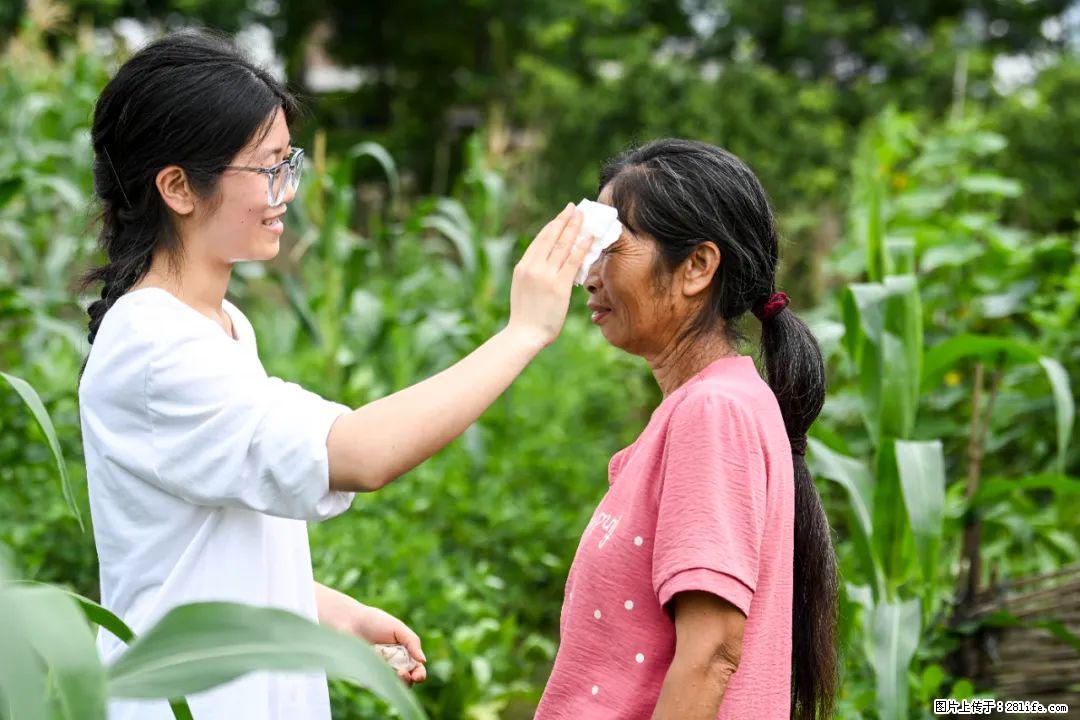 全网追的“扁担女孩”,找了一份暑假工,时薪12元 - 海南生活资讯 - 海南28生活网 hainan.28life.com